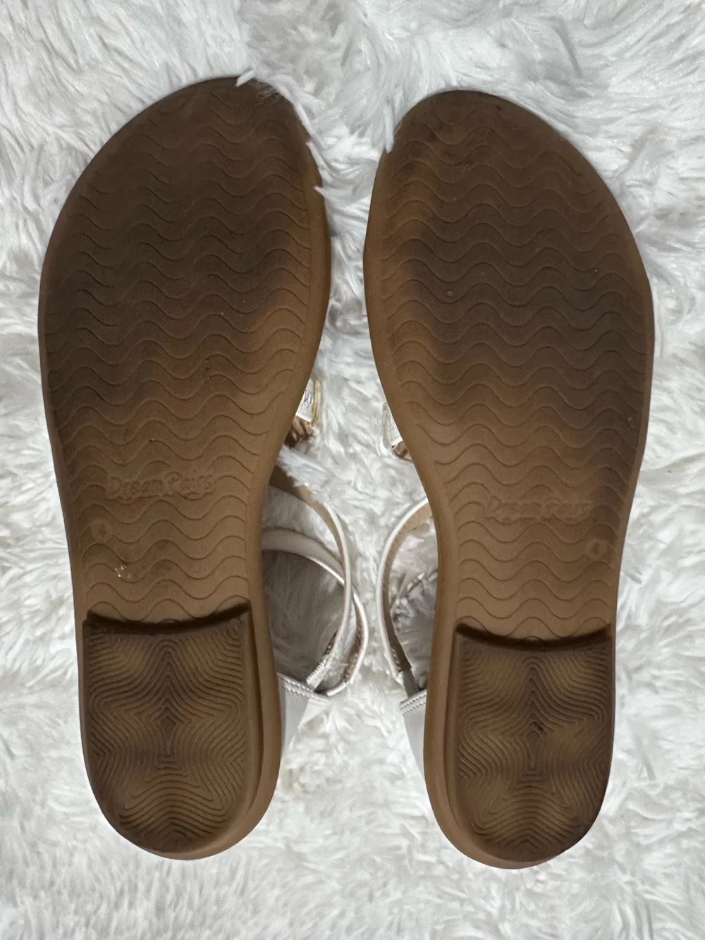 Used Dream Pairs White Crisscross Ankle Strap Sandals Size 4